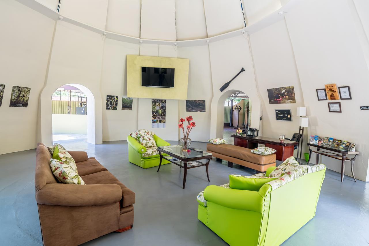Damas Kayak Lodge מראה חיצוני תמונה